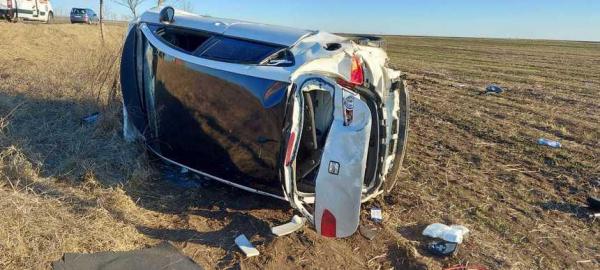 Accident groaznic în Zărneşti: Patru tineri, în stare gravă la spital după ce şoferul a pierdut controlul volanului şi maşina s-a răsturnat pe un câmp