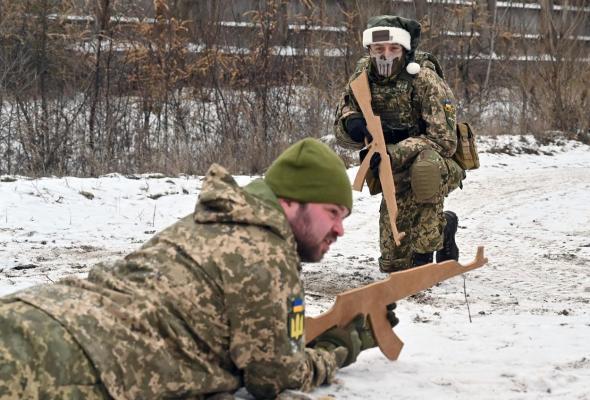 Germania refuză să dea arme Ucrainei, dar îi trimite 5000 de căşti. Primarul Kievului a rămas cu gura căscată: "E o glumă?"