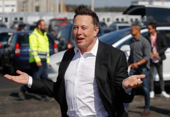 Elon Musk anunţă că maşinile nu mai sunt prioritatea Tesla în 2022. Ce este Optimus, "cel mai important proiect" al miliardarului