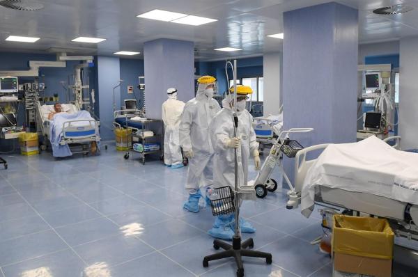 Anesteziști italieni, la capătul răbdării: ”Unii pacienți Covid refuză chiar și perfuziile sau oxigenul, pentru că nu știu ce conțin”