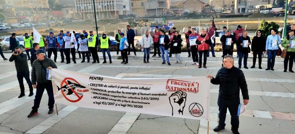 Marșul anti-sărăcie a ajuns în București. Sindicaliştii din Învățământ, Sănătate şi Poliţie cer creşterea urgentă a salariilor şi pensiilor şi reducerea costurilor de trai