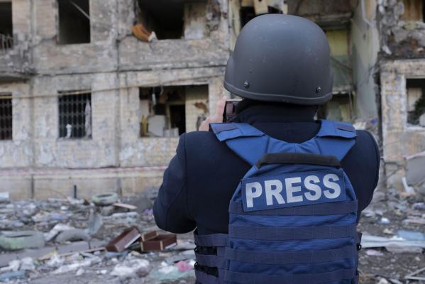 Jurnaliști într-o zonă de conflict din Ucraina