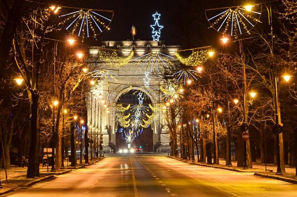 Când se aprind luminiţele în Bucureşti în 2022