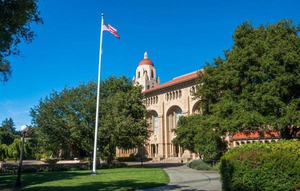 Universitatea Stanford își revizuiește procedurile de siguranță și securitate a incintei
