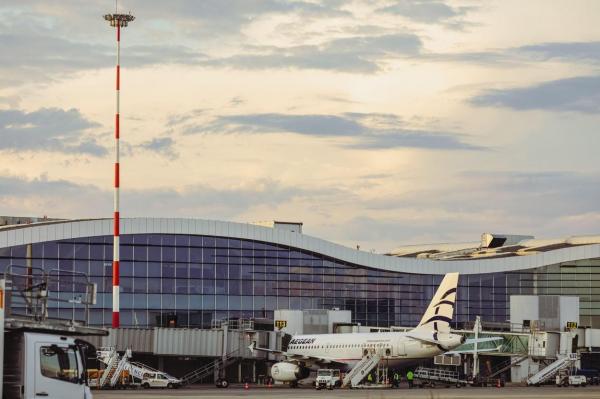 Un român de 40 de ani, acuzat de crimă în străinătate, a fost prins pe aeroportul Otopeni. Poliţiştii l-au reţinut pentru 24 de ore