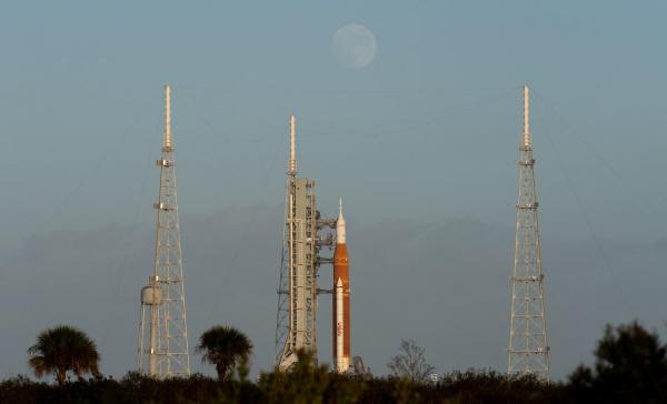 Racheta Orion pe platforma de lansare.