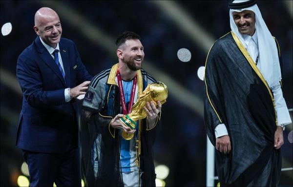 Suma pe care un parlamentar din Oman e dispus să o dea pentru bishta pe care Messi a purtat-o la festivitatea de premiere de la CM 2022