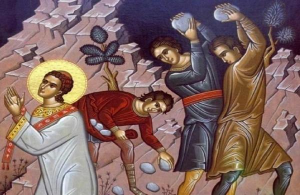 Sfântul Ştefan, primul martir al Bisericii, sărbătorit în a treia zi De Crăciun. Pentru credinţa lui a fost ucis cu pietre:  „Doamne, nu le socoti lor păcatul acesta”