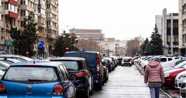 Numărul de locuri de parcare disponibile este cu mult sub numărul maşinilor înregistrate în România