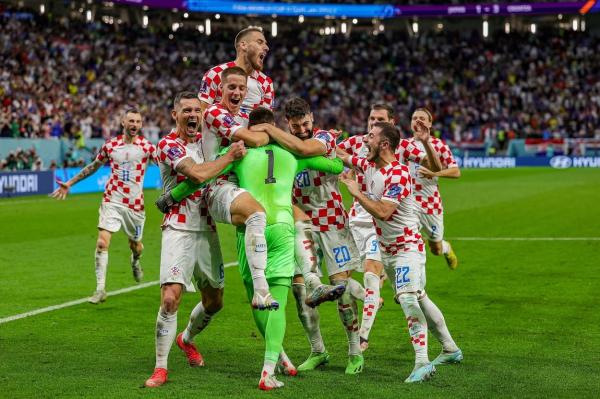 Croaţia se califică în sferturi la Cupa Mondială 2022. Portarul croat a apărat trei penalty-uri