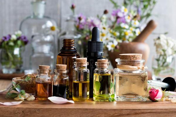 (P) Tot ce trebuie să știm despre aromaterapie și minunatele uleiuri esențiale
