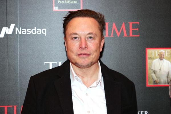 Elon Musk vine în ajutorul Ucrainei. Reţeaua de internet Starlink este activată deasupra țării