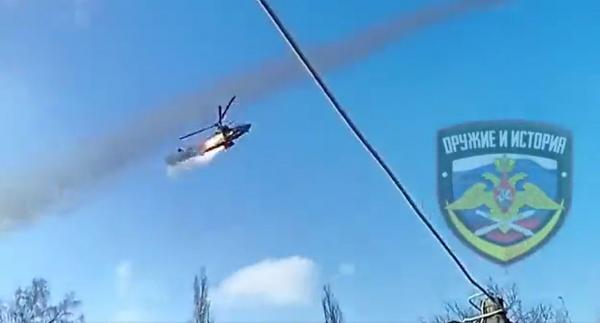Imagini cu elicopterele rusești care lansează rachete nedirijate, de la joasă înălțime, tactica brutală a Rusiei în războiul din Ucraina