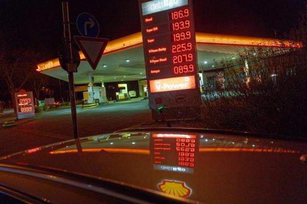 Prețul țițeiului a ajuns la 112 dolari pe baril deși SUA și alte state au intervenit pe rezerve. Prețul cărbunelui a atins un maxim istoric