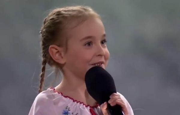 Vis împlinit pentru Amelia, fetița care a topit inimile tuturor când a cântat „Let it go”, într-un buncăr din Kiev