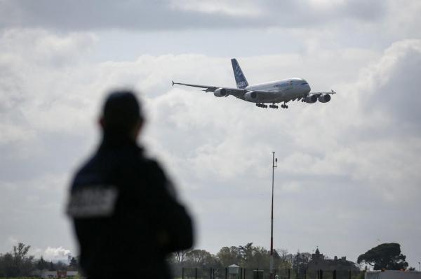 Airbus A380, cel mai mare avion de pasageri din lume, a efectuat zboruri test folosind doar ulei de gătit pe post de combustibil
