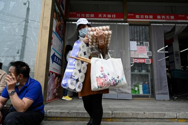 Locuitorii din Beijing își fac provizii de alimente