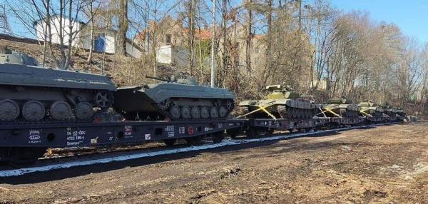 WSJ: Prima țară NATO care a trimis tancuri în Ucraina de la startul războiului. Rusia nu a reușit să oprească transporturile militare zilnice din Polonia, România, Slovacia