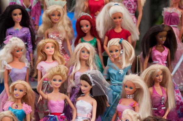 Diversitate şi în lumea păpuşilor: Barbie va purta aparat auditiv