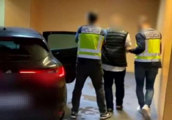 Un român a jefuit o refugiată ucraineancă în Spania, dându-se poliţist. A acuzat-o pe biata femeie că vinde droguri şi i-a luat toţi banii