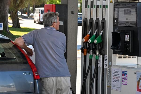 În unele state din SUA, benzina a depășit pragul de 6 dolari pentru un galon.