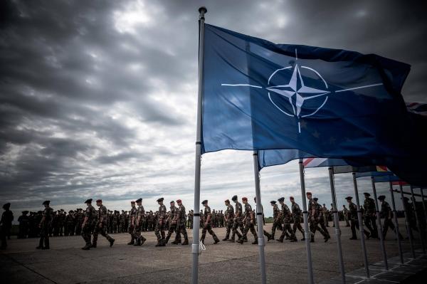 Ţările NATO vor furniza arme grele moderne Ucrainei, dar livrarea "necesită timp"