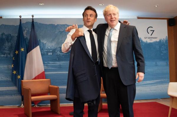 Boris Johnson îl avertizează pe Macron împotriva "oricărei tentative de a negocia acum" cu Rusia