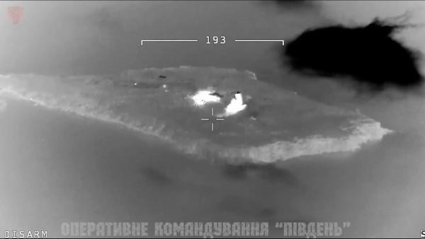 Insula Șerpilor bombardată de ucraineni