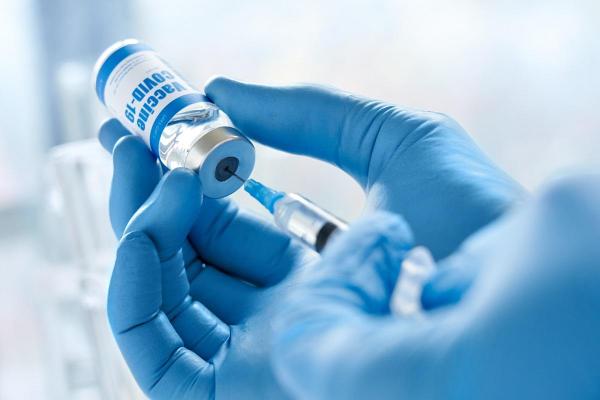 Cine poate face doza 4 de vaccin anti-COVID-19 în România