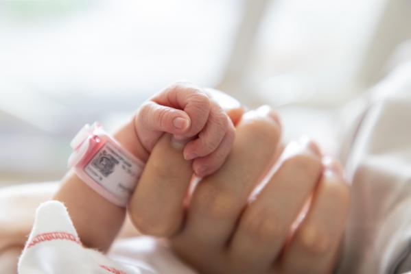 De ce bebelușii prematuri născuți la privat sunt transferați la spitalele de stat? Medic: Se cheltuie cu un prematur sume enorme, până la 40.000 de euro