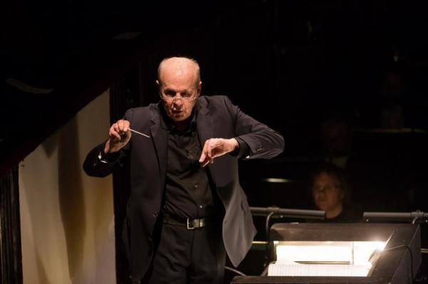 Un dirijor austriac a murit pe scenă, în timpul unui concert. Stefan Soltesz s-a prăbuşit în timp ce dirija