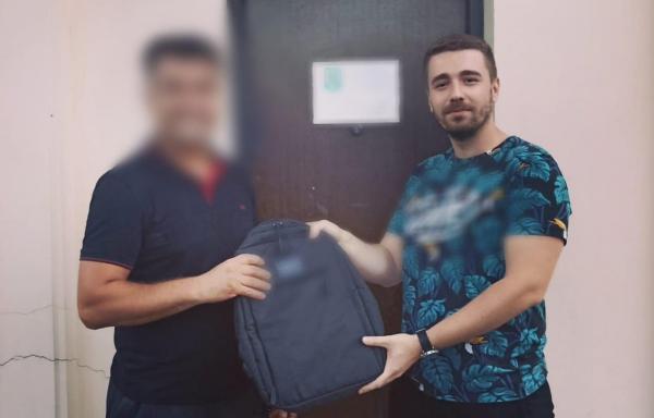 Un bărbat din Giurgiu, care a găsit pe stradă un rucsac cu 37.000 de lei, l-a predat la poliţie. Modul stupid în care au fost pierduţi banii