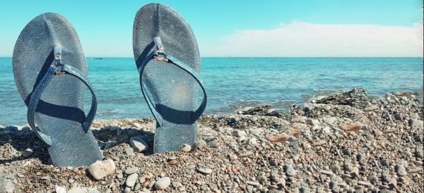 O simplă pereche de papuci de plajă poate declanşa o alertă de biosecuritate în Australia. Autorităţile au înăsprit controalele pe aeroporturi
