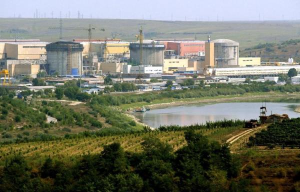 Reactorul 1 al Centralei Nucleare Cernavodă îşi reduce puterea cu 25% la noapte. Se curăță algele acumulate în zona condensatorului