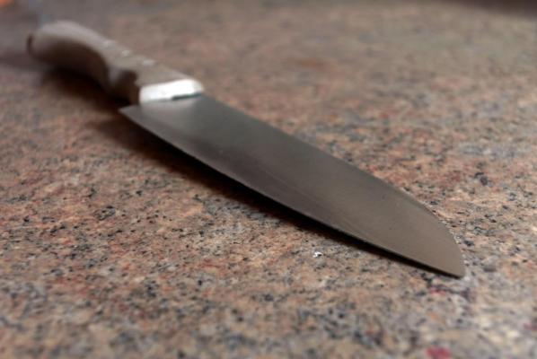 Un tânăr şi-a decapitat tatăl cu un cuţit de bucătărie. Bărbatul ar fi strigat ”Allah Akbar”, în timp ce se lupta cu poliţiştii francezi