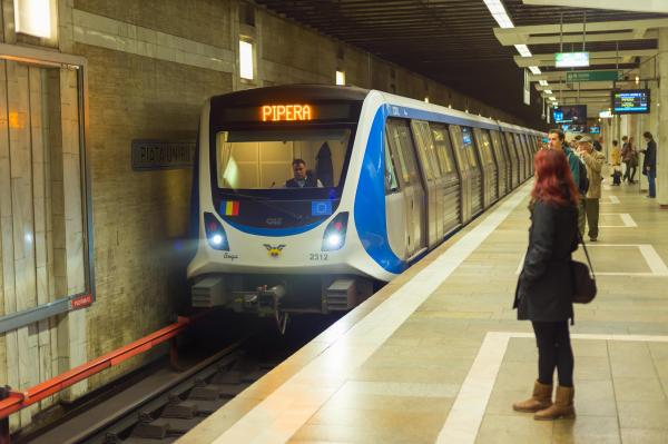 Metrorex anunţă că va introduce 6 trenuri în circulaţie, începând de marți. Intervalul de succedare va scădea la 9 - 10 minute