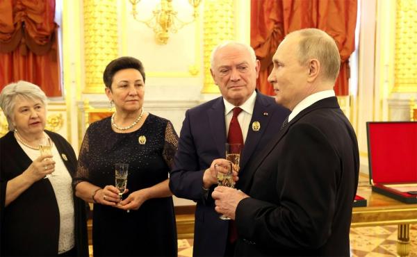 Putin este împotriva interzicerii alcoolului: Bărbații beau și vor continua să bea