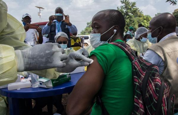 Ţara care a raportat primul caz de ebola. O femeie care a intrat în contact cu 131 de persoane a murit