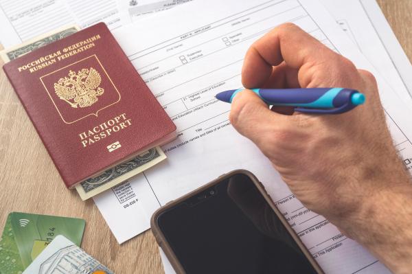USR, Forţa Dreptei şi PMP îi cer premierului să refuze vizele turistice pentru cetăţenii ruși