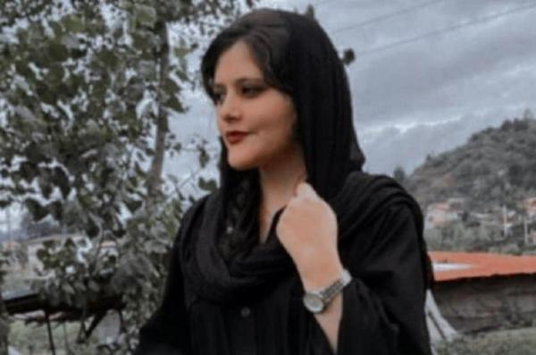 O tânără de 22 de ani a intrat în comă și a murit în timp ce se afla în custodia poliției moralităţii din Iran
