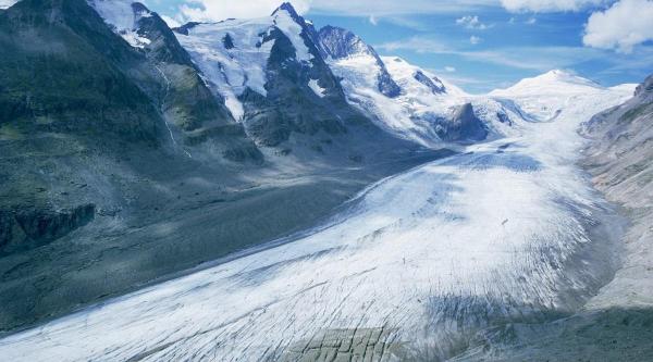 Pasterze, cel mai mare gheţar din Austria, s-a topit de "de două până la patru ori" mai rapid în 2022 faţa de media ultimilor ani