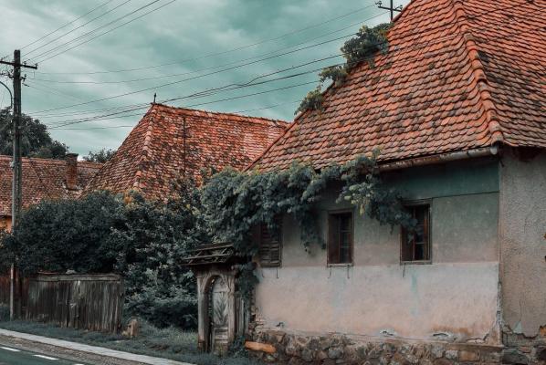 Comuna din România unde casele nelocuite ar putea intra gratuit în posesia familiilor tinere