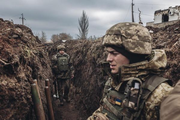 Soldați pe frontul din Ucraina