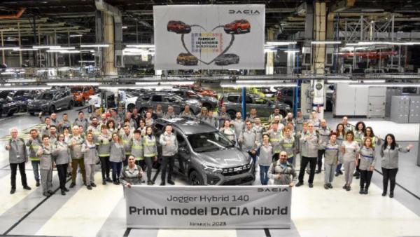 Dacia a început producţia de serie a modelului Jogger HYBRID 140 la Mioveni. La cine ajunge primul model