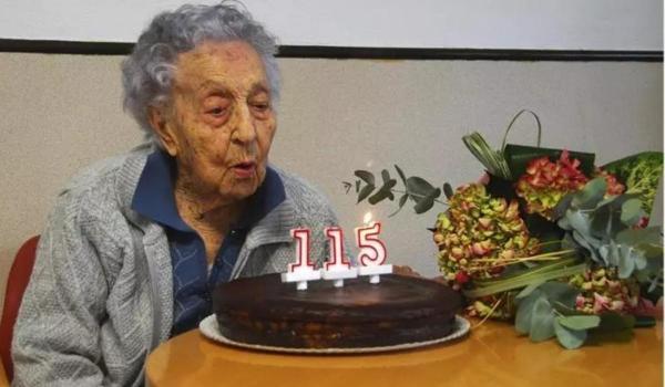 O femeie din Spania de 115 ani, cea mai în vârstă persoană din lume