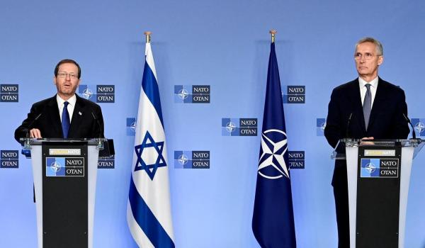 Președintele Israelului, Isaac Herzog, și secretarul general al NATO, Jens Stoltenberg.