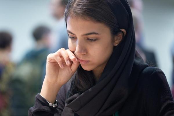 șahista din Iran Sara Khadem
