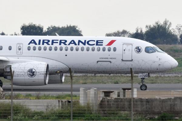 Air France inaugurează o  noua cabină business cu scaune complet rabatabile şi uşi glisante