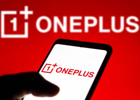 OnePlus îşi lansează primul smartphone pliabil