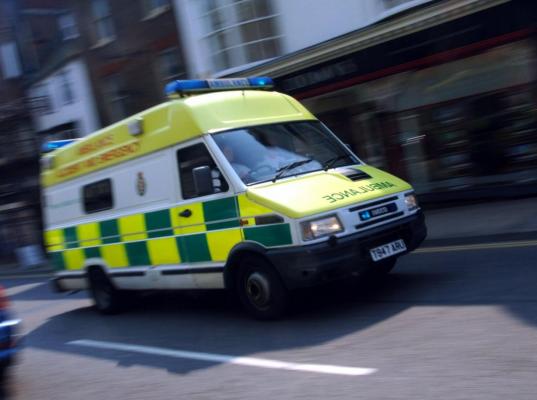Caz şocant în UK. Un bărbat declarat mort de paramedicii de pe ambulanţă s-a trezit la spital câteva ore mai târziu